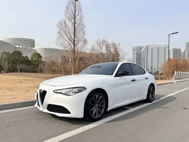 Giulia Juliet 2017 2.0T 200HP Luxury Edition