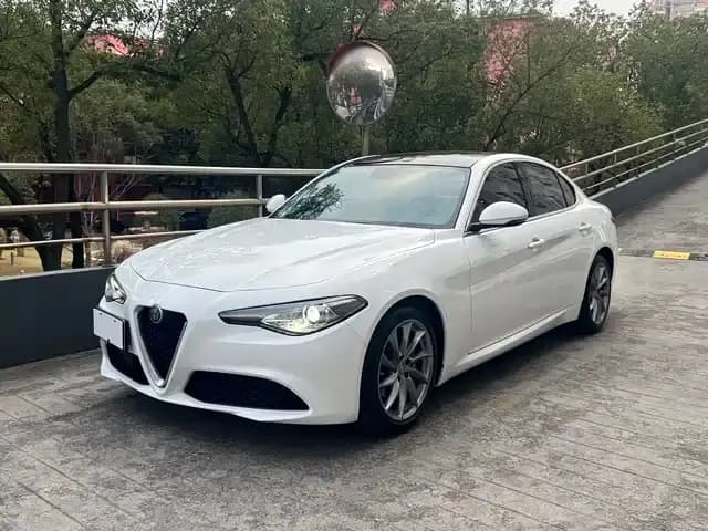 Giulia Juliet 2017 2.0T 200HP Luxury Edition