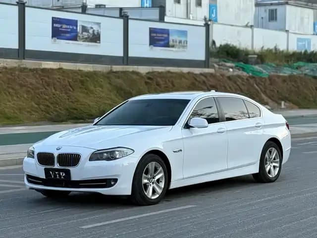 2011 BMW 5 Series 528Li Luxury