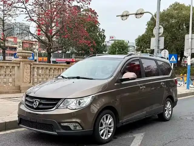 Baojun 730 2014 1.5L Manual Deluxe Navigation ESP Edition 7-Seater