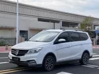 Baojun 730 2017 1.5T Manual Fashion 7-Seater National V Emission Standard — миниатюра 1
