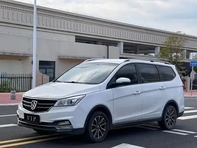 Baojun 730 2017 1.5T Manual Fashion 7-Seater National V Emission Standard