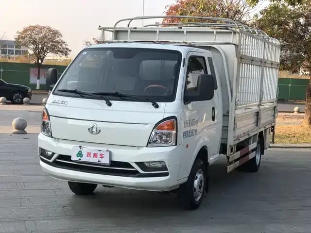 Crossover D5 2021 1.6L Standard Edition Single-row cargo box with dual rear wheels and a 3750mm cargo area (DAM16KL)