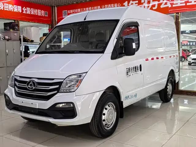 Xintu V80 2019 2.5T Classic 6-speed manual van, short wheelbase, mid-roof, 2/3 seat.