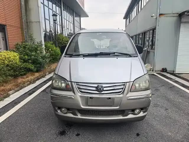 Lingzhi 2013 M3 1.6L 7-seater Standard Model