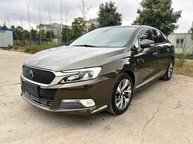 DS 5LS 2014 1.6T Luxury Edition THP160