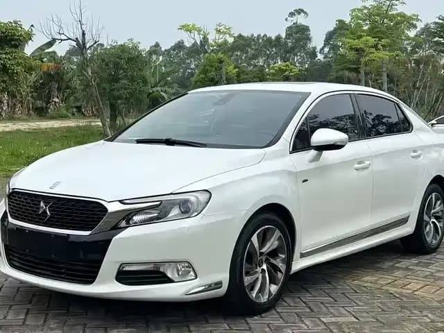 DS 5LS 2015 1.6T Elegant Edition THP160