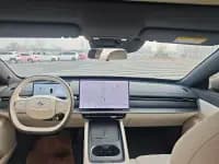 eπ007 2025 Pure Electric 650 Navigator Executive Edition — миниатюра 6