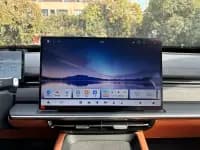 eπ007 2025 Pure Electric 565 AWD Max Navigator Edition — миниатюра 10