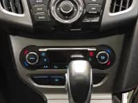 Ford Focus 2012 Hatchback 1.6L Automatic Fashion Edition — миниатюра 16