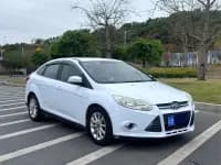 Ford Focus 2012 Sedan 1.6L Automatic Fashion Edition — миниатюра 3