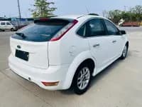 Ford Focus 2011 Hatchback 1.8L Automatic Fashion Edition — миниатюра 2