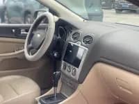 Ford Focus 2011 Hatchback 1.8L Automatic Fashion Edition — миниатюра 11