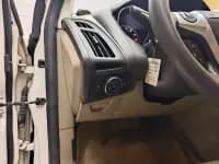 Ford Focus 2012 Sedan 1.6L Automatic Comfort — миниатюра 8