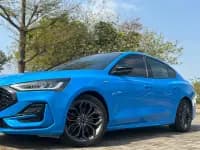 2022 Ford Focus Sedan EcoBoost 180 Automatic ST Line — миниатюра 6