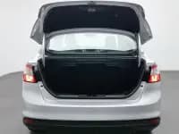 Ford Focus 2012 Sedan 1.6L Automatic Fashion Edition — миниатюра 16