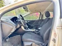 Ford Focus 2015 Hatchback 1.6L Automatic Comfort — миниатюра 4