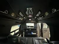 2014 SAVANA 6.0L Long Wheelbase Leader Edition — миниатюра 11