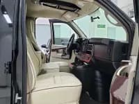 2014 SAVANA 6.0L Long Wheelbase Leader Edition — миниатюра 19