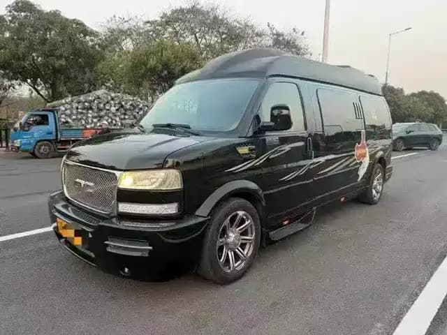 SAVANA 2013 6.0L Executive-Class Business Van