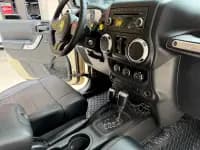 2012 Jeep Wrangler 3.6L Sahara 4-Door — миниатюра 8