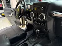 2012 Jeep Wrangler 3.6L Sahara 4-Door — миниатюра 10