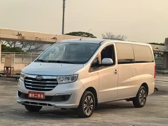 Refine M3 2023 1.8L 5-seater Classic Edition