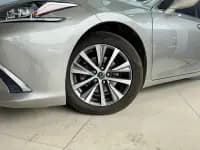 Lexus ES 2020 300h Premium Edition — миниатюра 23