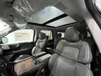 Navigator 2024 3.5T Long Wheelbase Presidential Edition — миниатюра 22