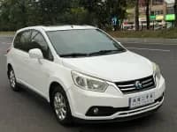 Venucia R50 2015 1.6L Automatic Deluxe Edition — миниатюра 2