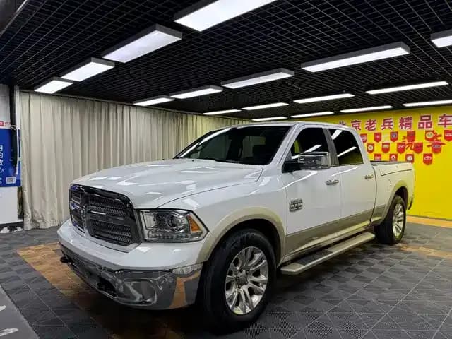 RAM Trucks 2015 5.7L Automatic