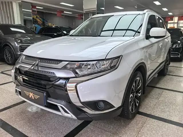 Outlander 2020 2.0L 2WD Comfortline 5-seater