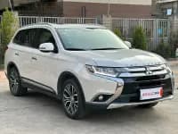 Outlander 2016 2.4L 4WD Elite Edition 5-seater — миниатюра 2