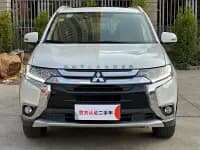 Outlander 2016 2.4L 4WD Elite Edition 5-seater — миниатюра 3