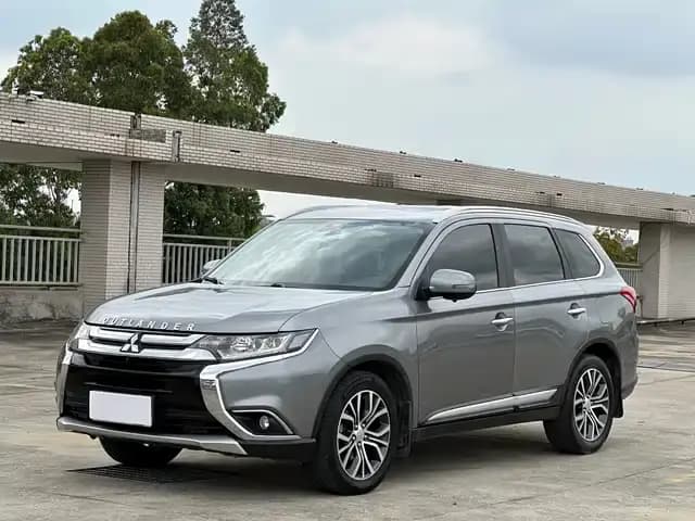 Outlander 2018 2.4L 4WD Elite Edition 5-seater
