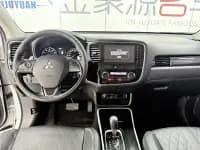 Outlander 2020 2.4L 4WD Luxury Edition 5-seater — миниатюра 11