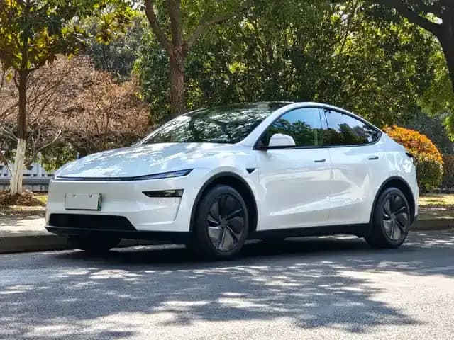 Model Y 2025 Rear-Wheel Drive