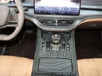 Denza D9 2022 DM-i 970 AWD Flagship Edition — миниатюра 17