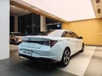 Hyundai Elantra 2022 1.5L CVT LUX Premium Edition — миниатюра 28