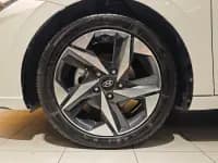 Hyundai Elantra 2022 1.5L CVT LUX Premium Edition — миниатюра 5