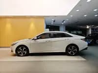 Hyundai Elantra 2022 1.5L CVT LUX Premium Edition — миниатюра 6