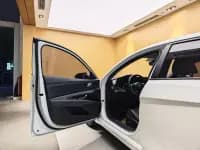 Hyundai Elantra 2022 1.5L CVT LUX Premium Edition — миниатюра 7