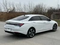 Hyundai Elantra 2021 1.5L CVT LUX Premium Edition — миниатюра 4