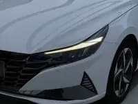 Hyundai Elantra 2022 1.5L CVT LUX Premium Edition — миниатюра 3