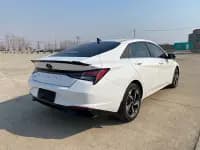 Hyundai Elantra 2022 1.5L CVT LUX Premium Edition — миниатюра 4