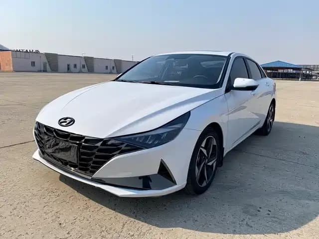 Hyundai Elantra 2022 1.5L CVT LUX Premium Edition