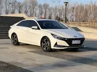 Hyundai Elantra 2021 1.5L CVT LUX Premium Edition — миниатюра 3