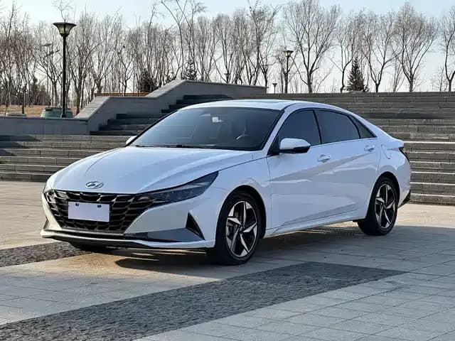 Hyundai Elantra 2021 1.5L CVT LUX Premium Edition