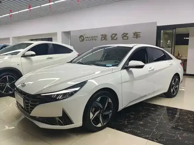 Hyundai Elantra 2022 1.5L CVT LUX Premium Edition