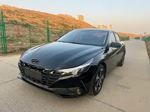Hyundai Elantra 2021 1.5L CVT LUX Premium Edition